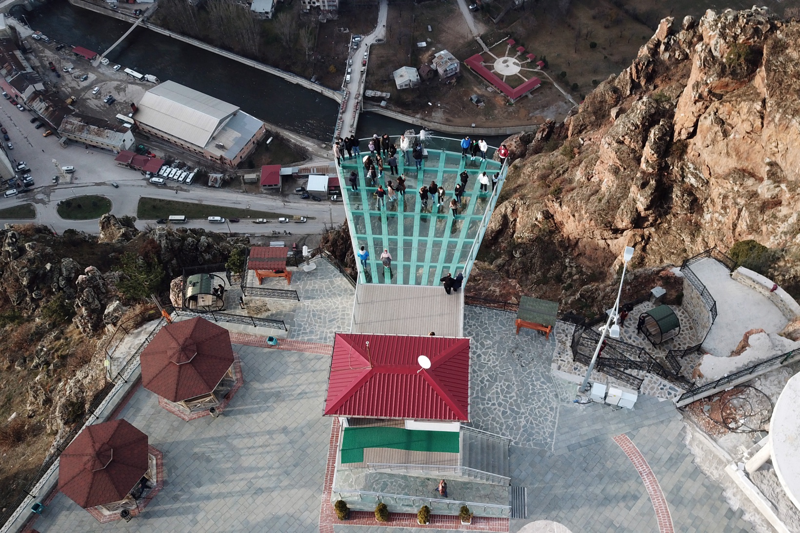 Buraya çıkmak yürek istiyor 3