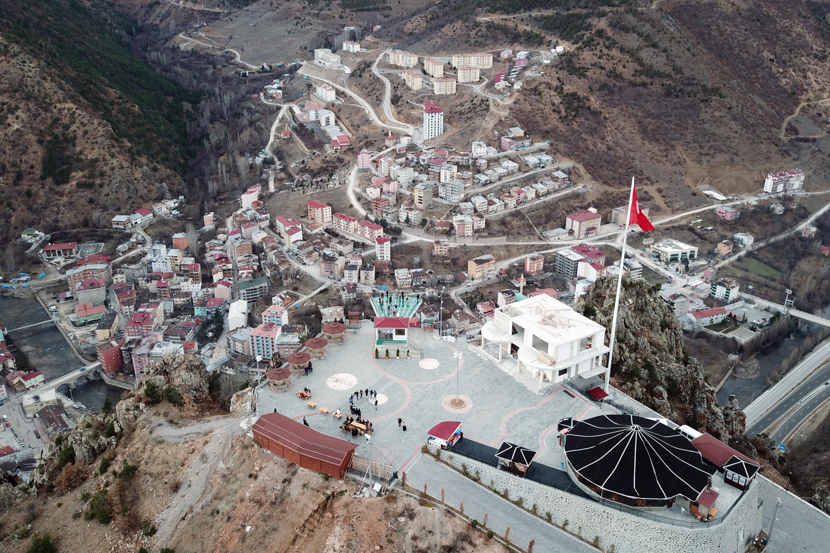 Buraya çıkmak yürek istiyor 18