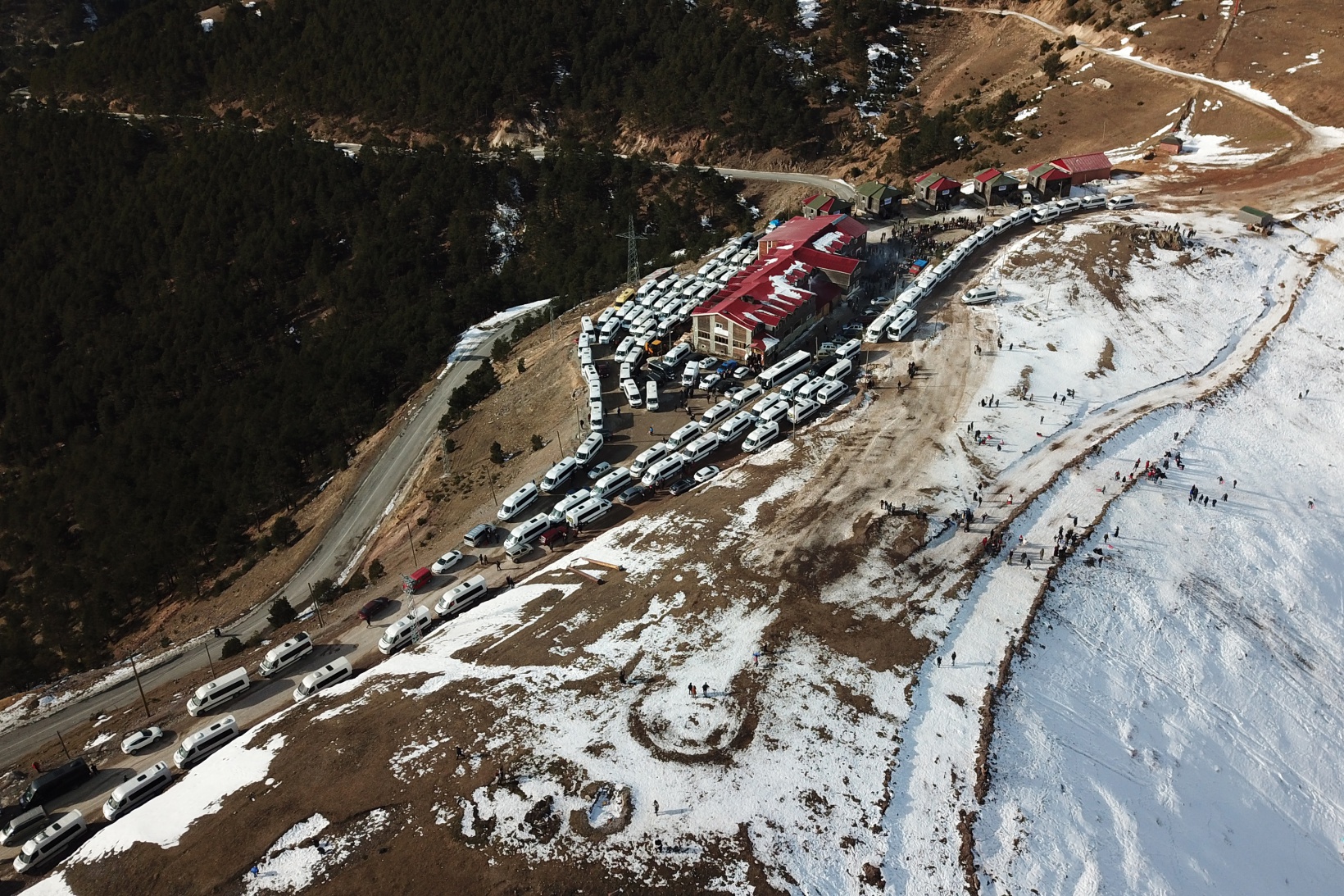 Zigana kayak merkezinde araç park edecek yer kalmadı 25