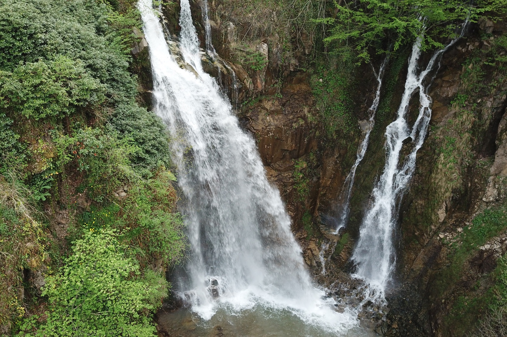 Gümüşhane'nin saklı cenneti Çağlayandibi Şelalesi baharla coştu 2