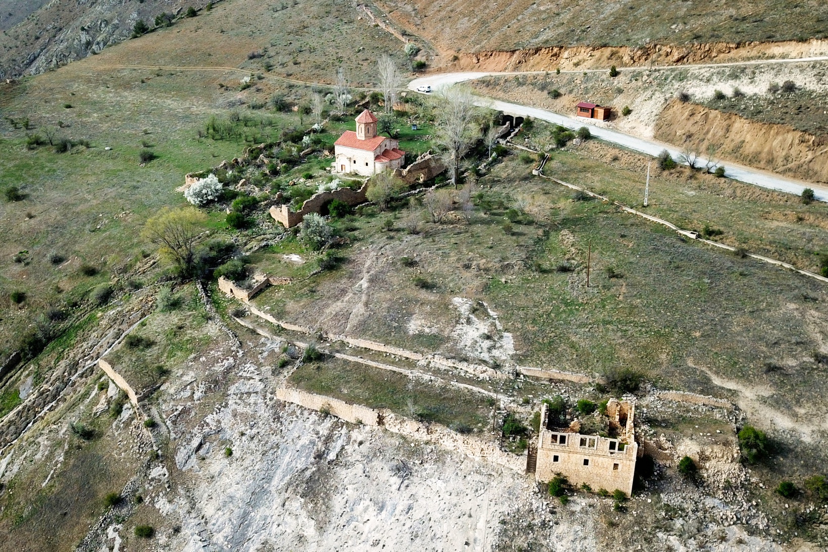 674 yıllık İmera Manastırı’nın duvarlarındaki yazı ve grafitiler temizlendi 24