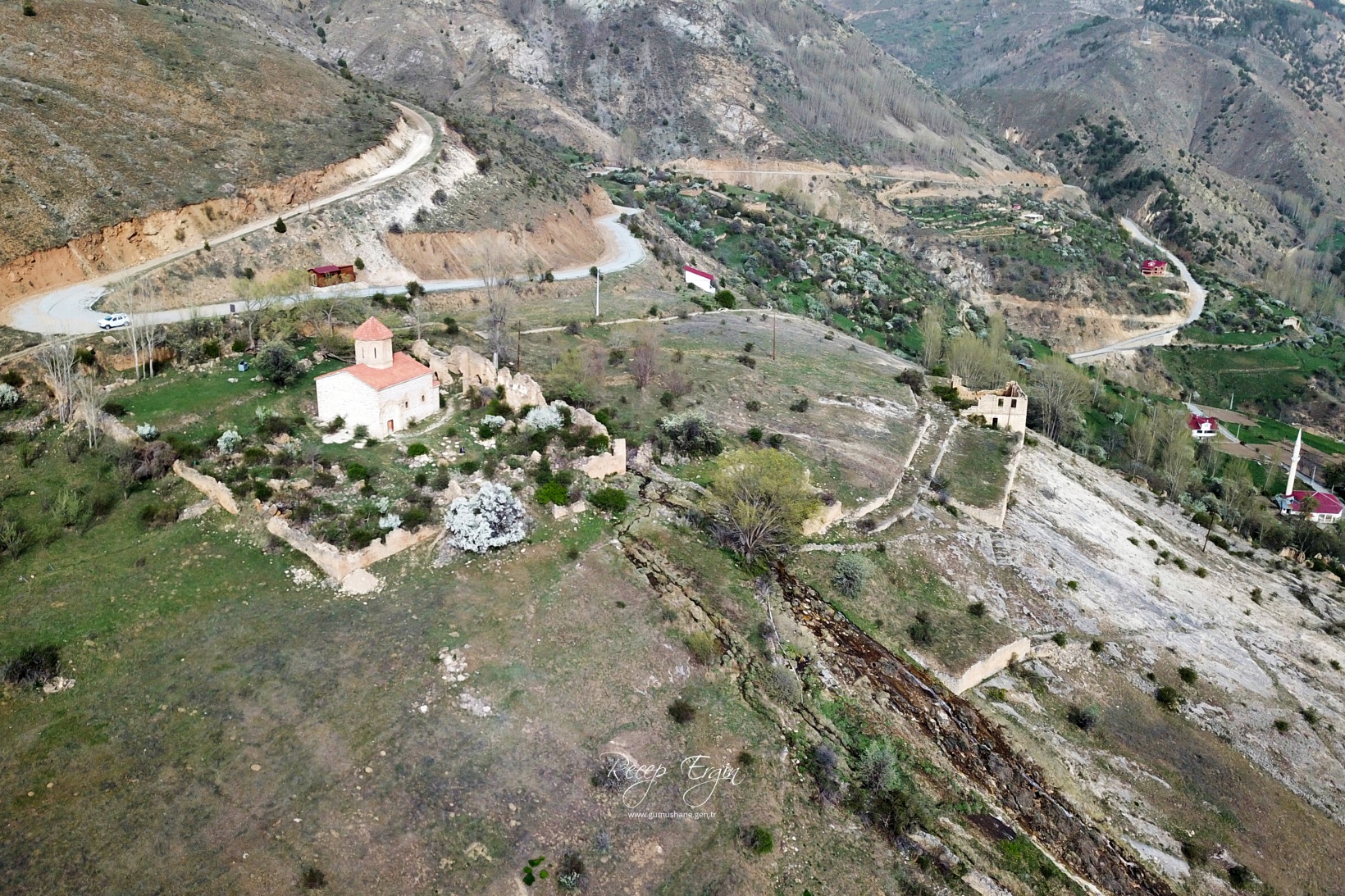 674 yıllık İmera Manastırı’nın duvarlarındaki yazı ve grafitiler temizlendi 13