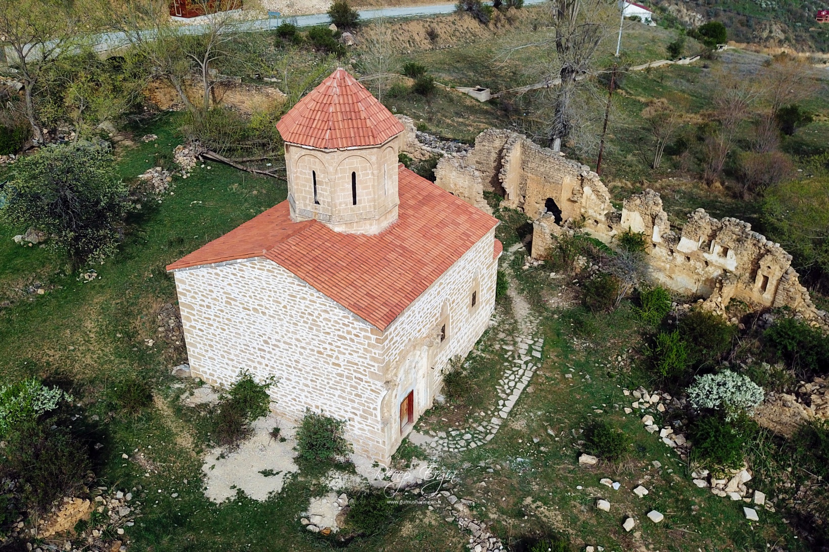 674 yıllık İmera Manastırı’nın duvarlarındaki yazı ve grafitiler temizlendi 15
