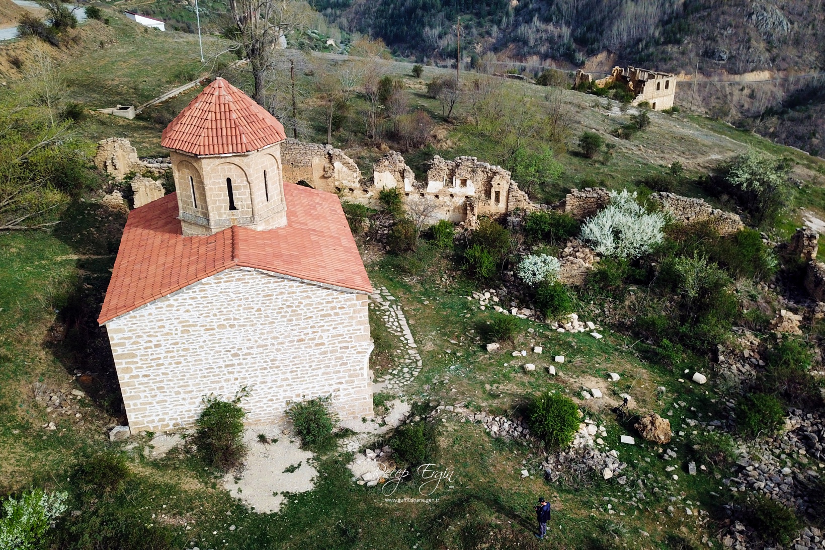 674 yıllık İmera Manastırı’nın duvarlarındaki yazı ve grafitiler temizlendi 25