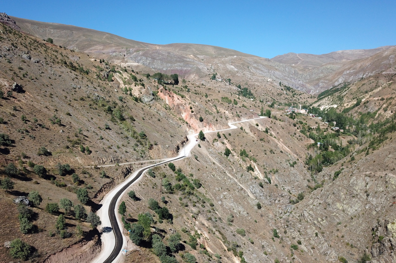 Krom Antik Kentine ulaşımı sağlayan yol asfaltlandı 13