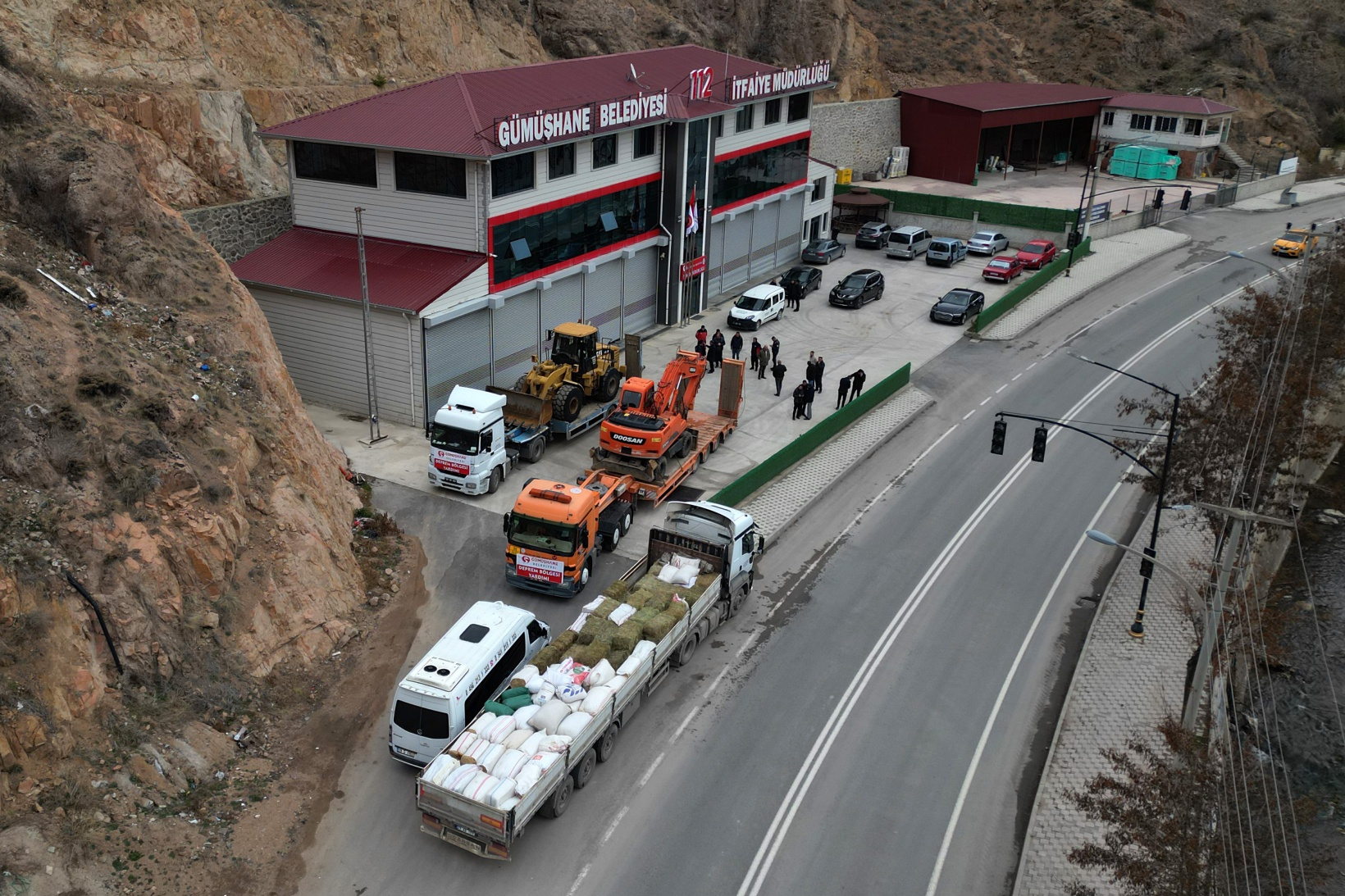 Gümüşhane Belediyesi ekibi Çelikhan ilçesine doğru yola çıktı 9