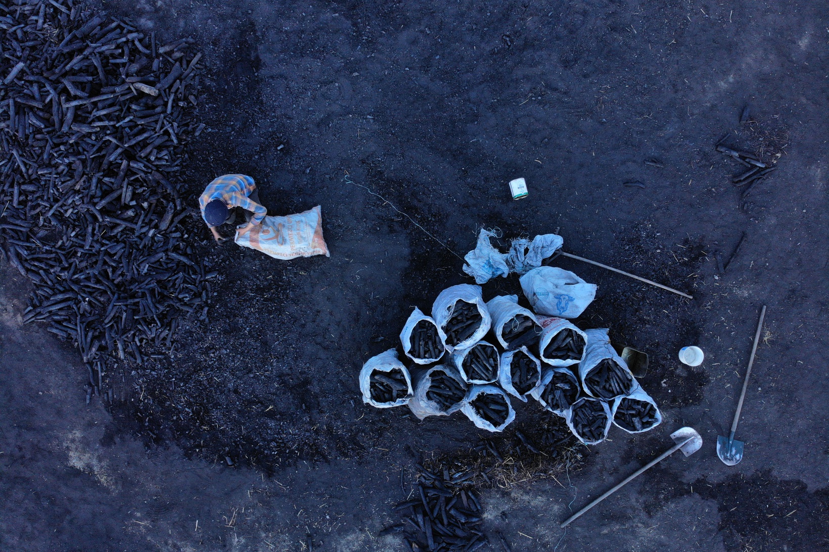 ‘Torlakçılar’ ekmeklerini ateş ve külden çıkarıyor   14