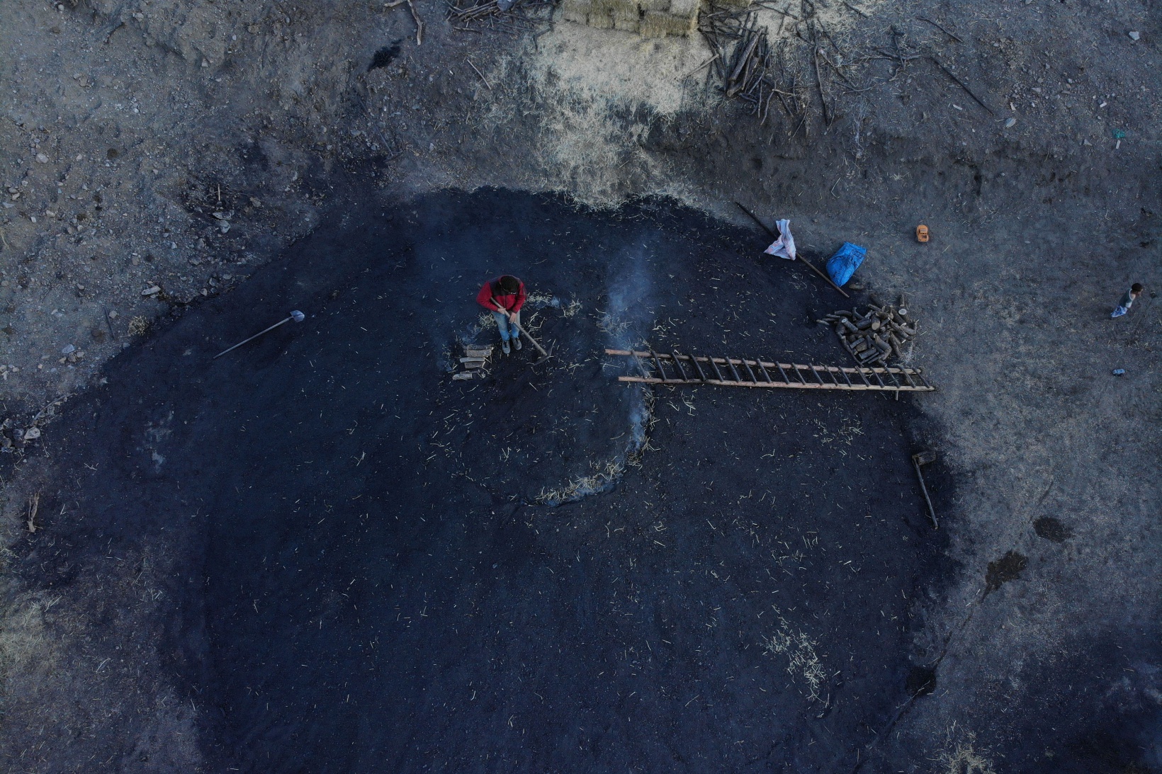 ‘Torlakçılar’ ekmeklerini ateş ve külden çıkarıyor   6