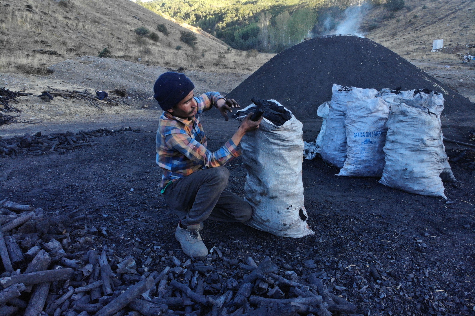 ‘Torlakçılar’ ekmeklerini ateş ve külden çıkarıyor   8