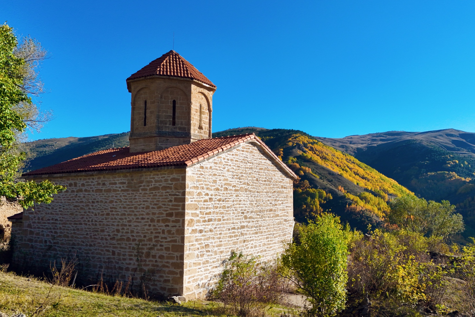 Sonbaharın eşsiz renkleri İmera Manastırı’nı sardı 16