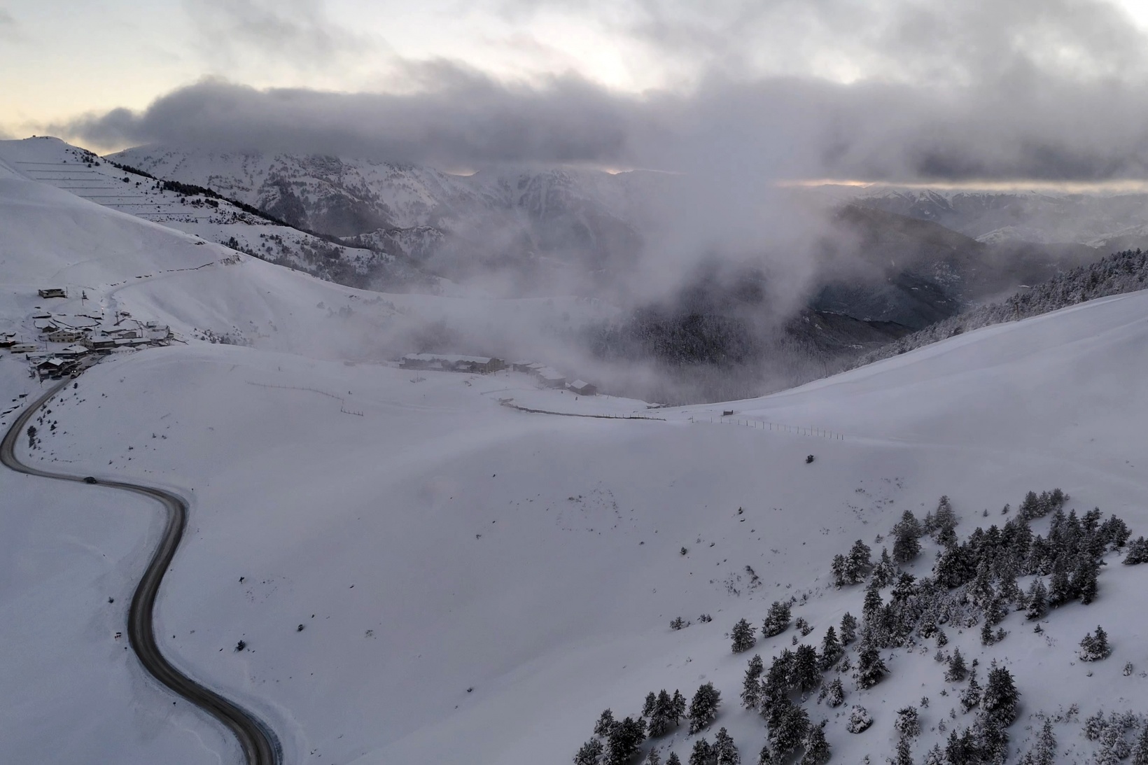 Zigana’da kar kalınlığı 1 metreye yaklaştı 1