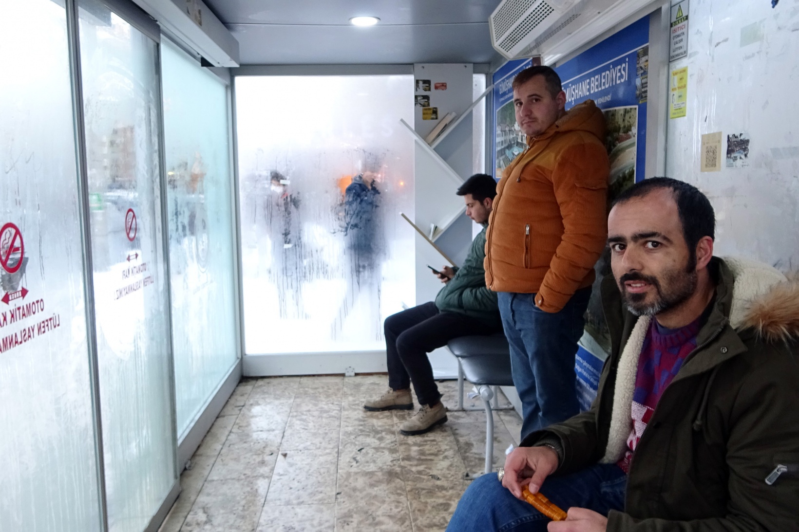 Klimalı duraklar kış aylarında vatandaşların imdadına yetişiyor 2