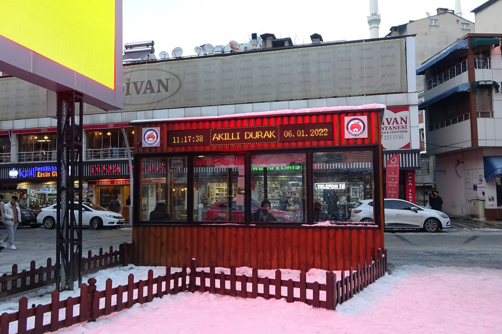 Klimalı duraklar kış aylarında vatandaşların imdadına yetişiyor 12