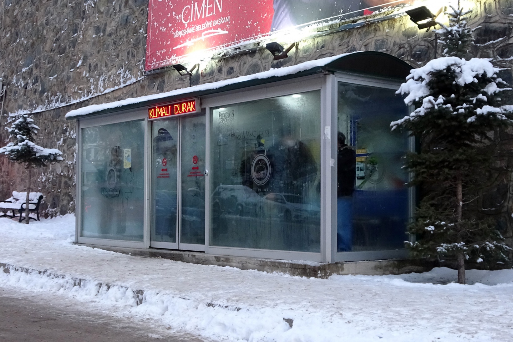 Klimalı duraklar kış aylarında vatandaşların imdadına yetişiyor 3