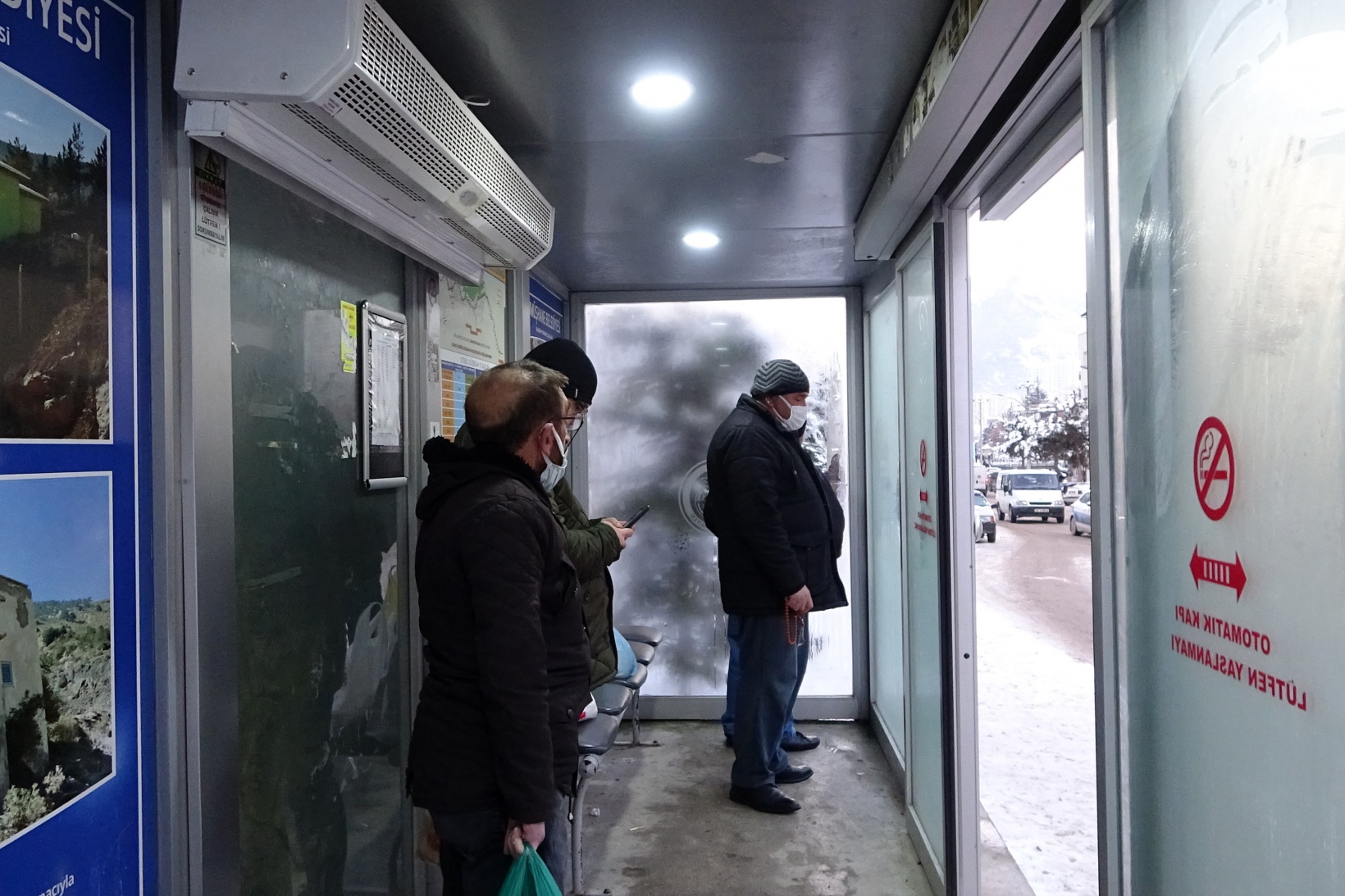 Klimalı duraklar kış aylarında vatandaşların imdadına yetişiyor 14