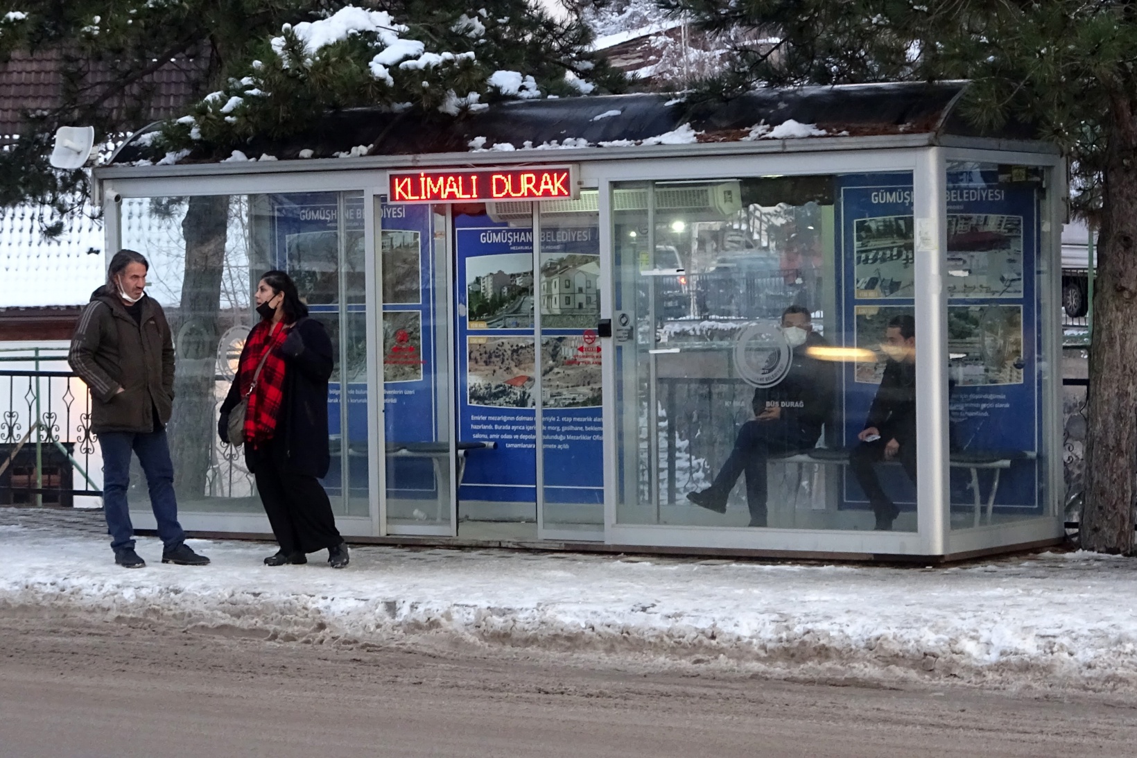 Klimalı duraklar kış aylarında vatandaşların imdadına yetişiyor 11
