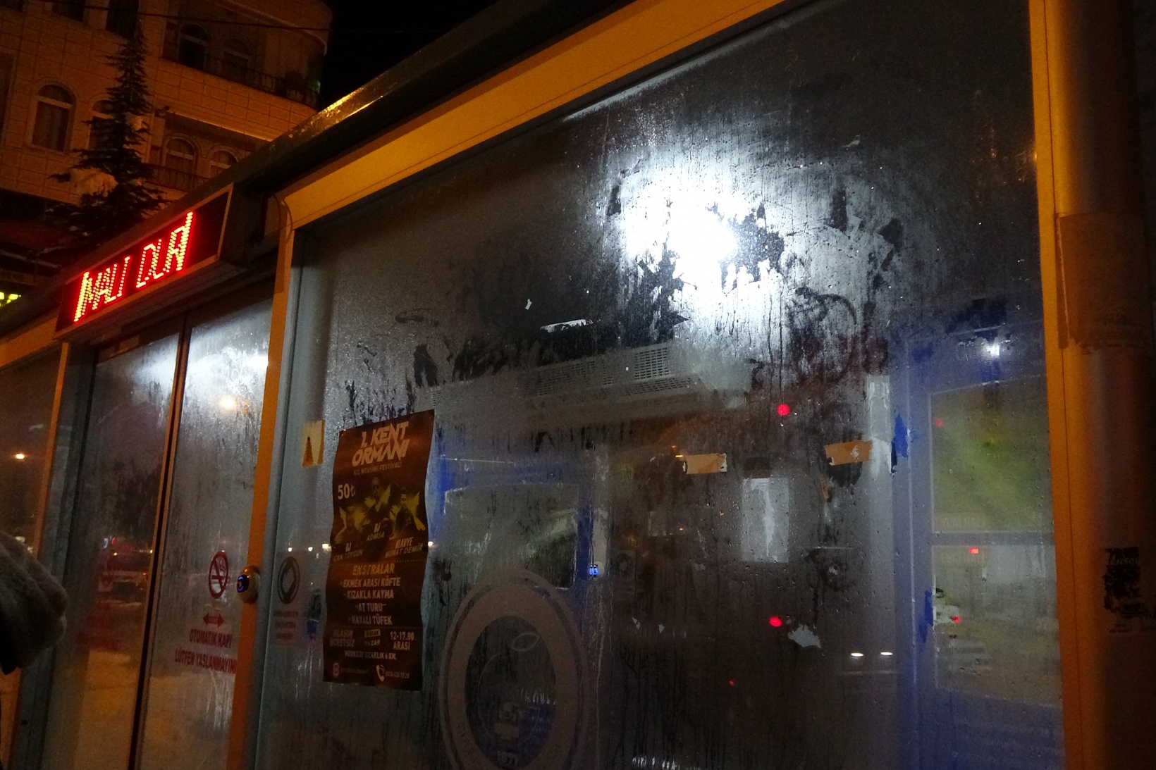 Klimalı duraklar kış aylarında vatandaşların imdadına yetişiyor 9