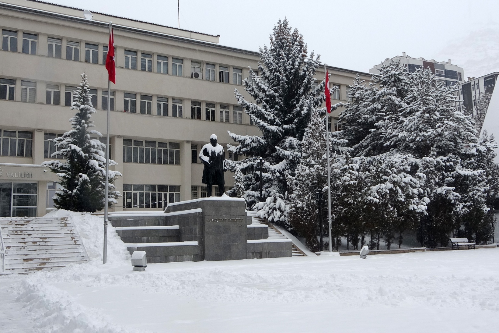 Gümüşhane’de yoğun kar yağışı etkili oldu 6