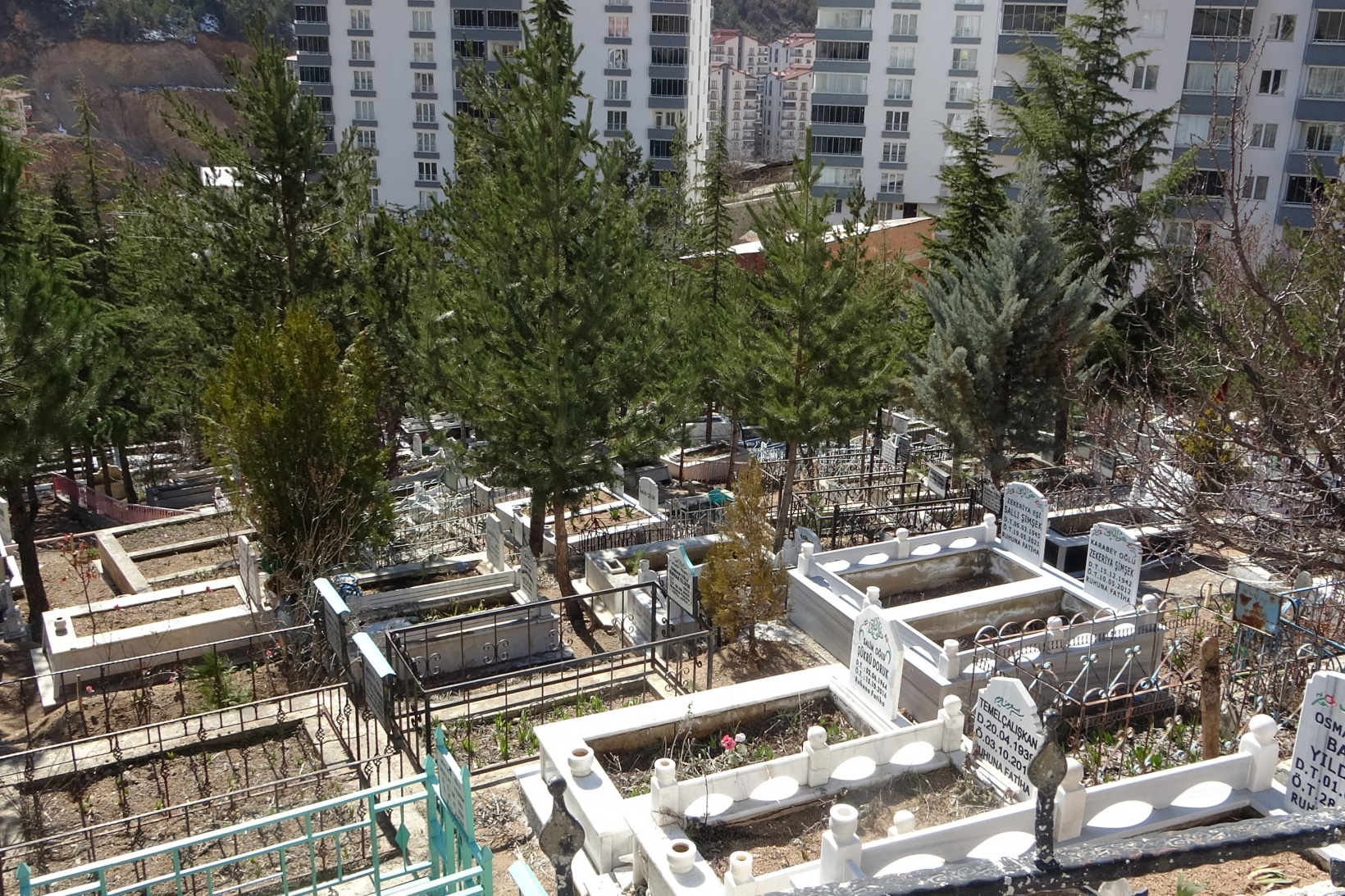 Gümüşhane'de 57 yıllık mezarlıkta kıble tartışması 2