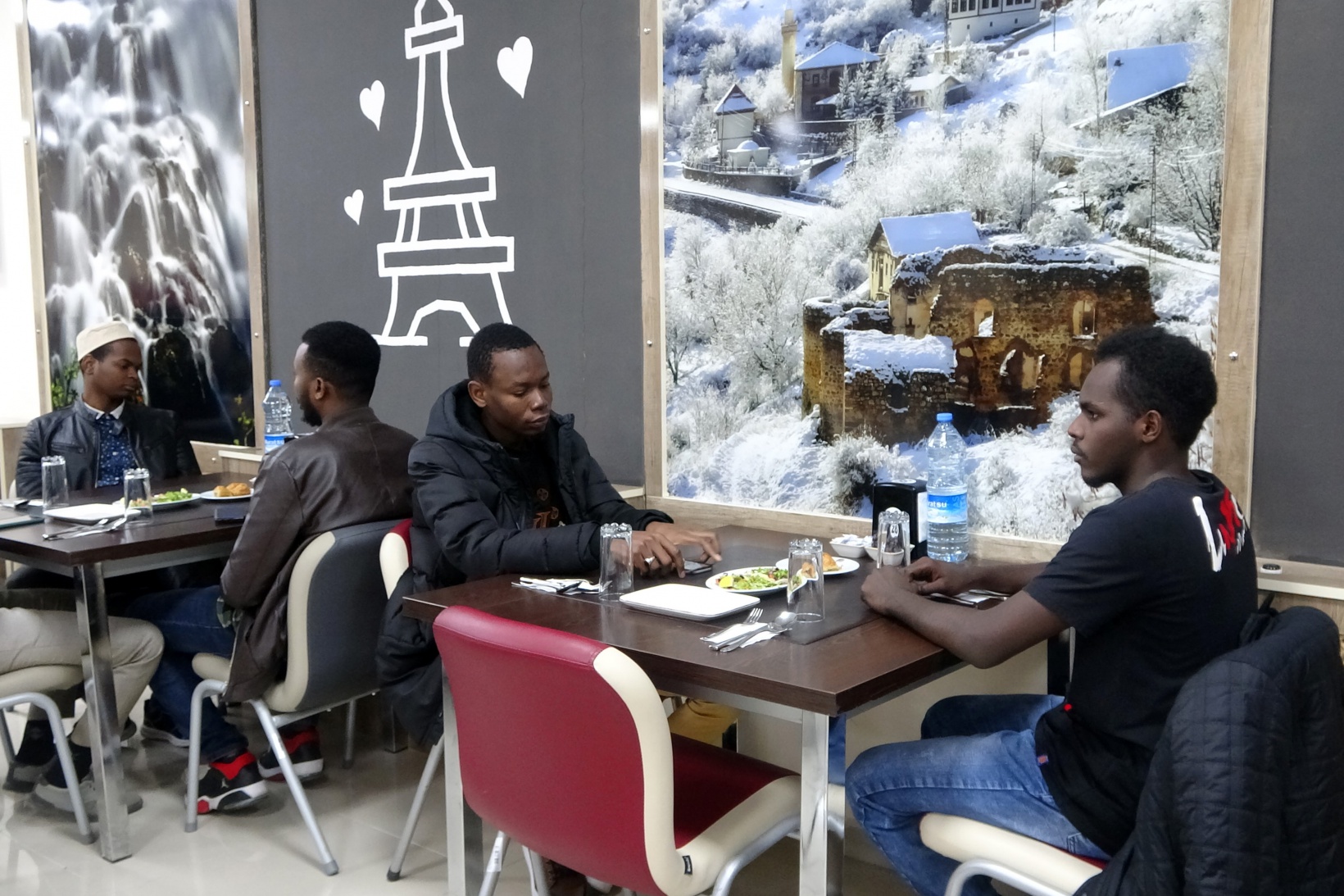 Vatanlarından onbinlerce kilometre uzakta iftar yaptılar 5