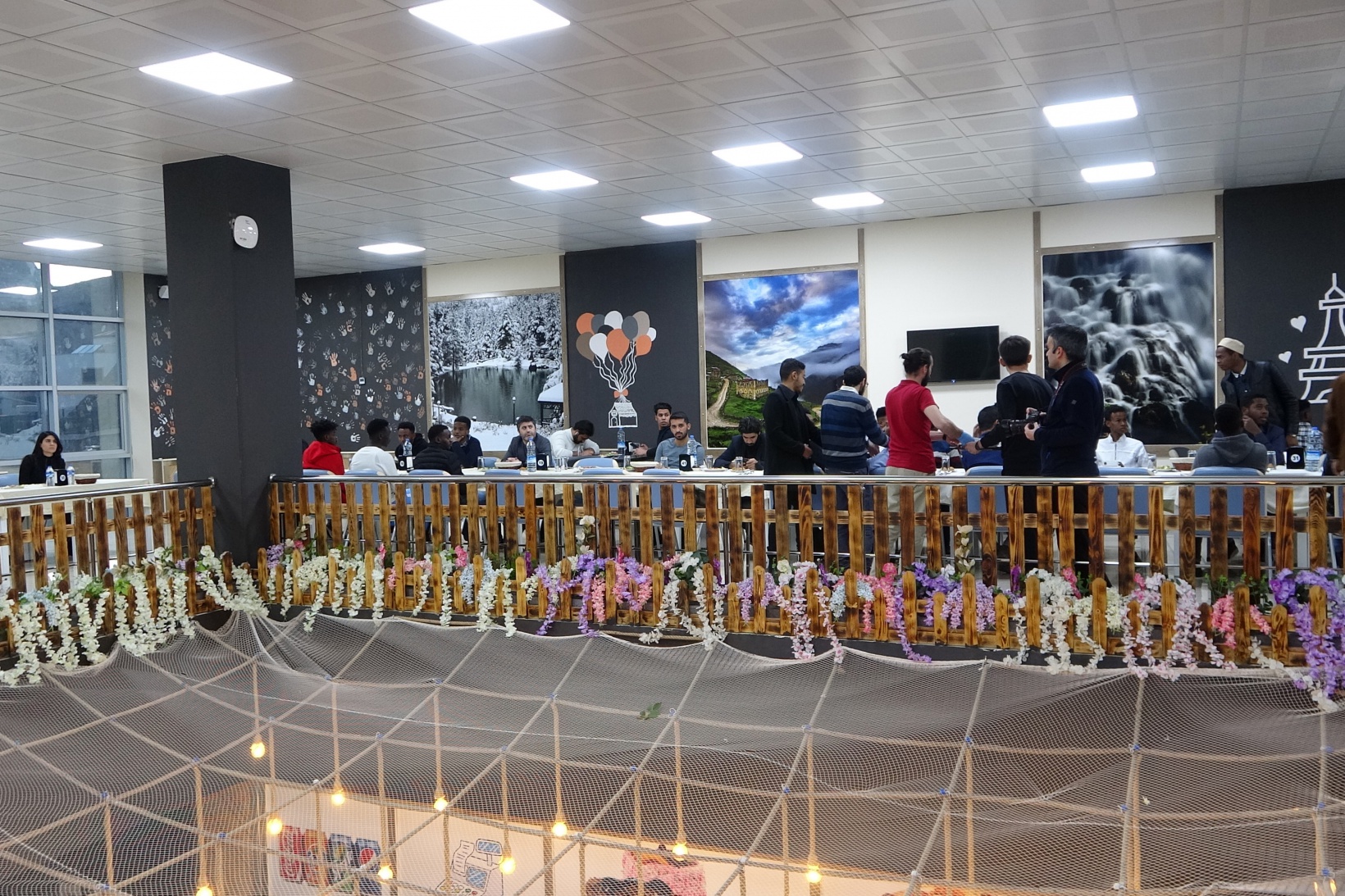 Vatanlarından onbinlerce kilometre uzakta iftar yaptılar 9