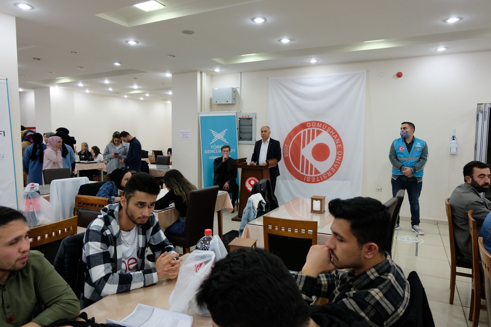 TÜGVA Genel Başkanı Eminoğlu Gümüşhane’de 1300 öğrenciyle iftar yaptı  7