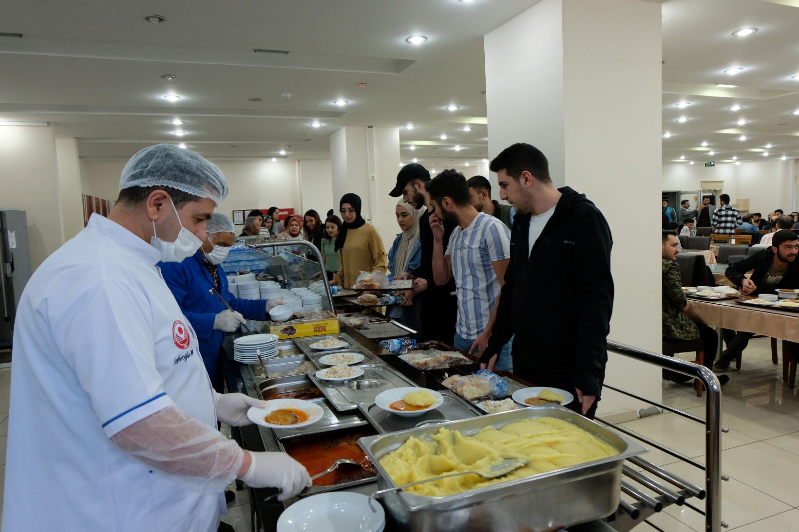 TÜGVA Genel Başkanı Eminoğlu Gümüşhane’de 1300 öğrenciyle iftar yaptı  5