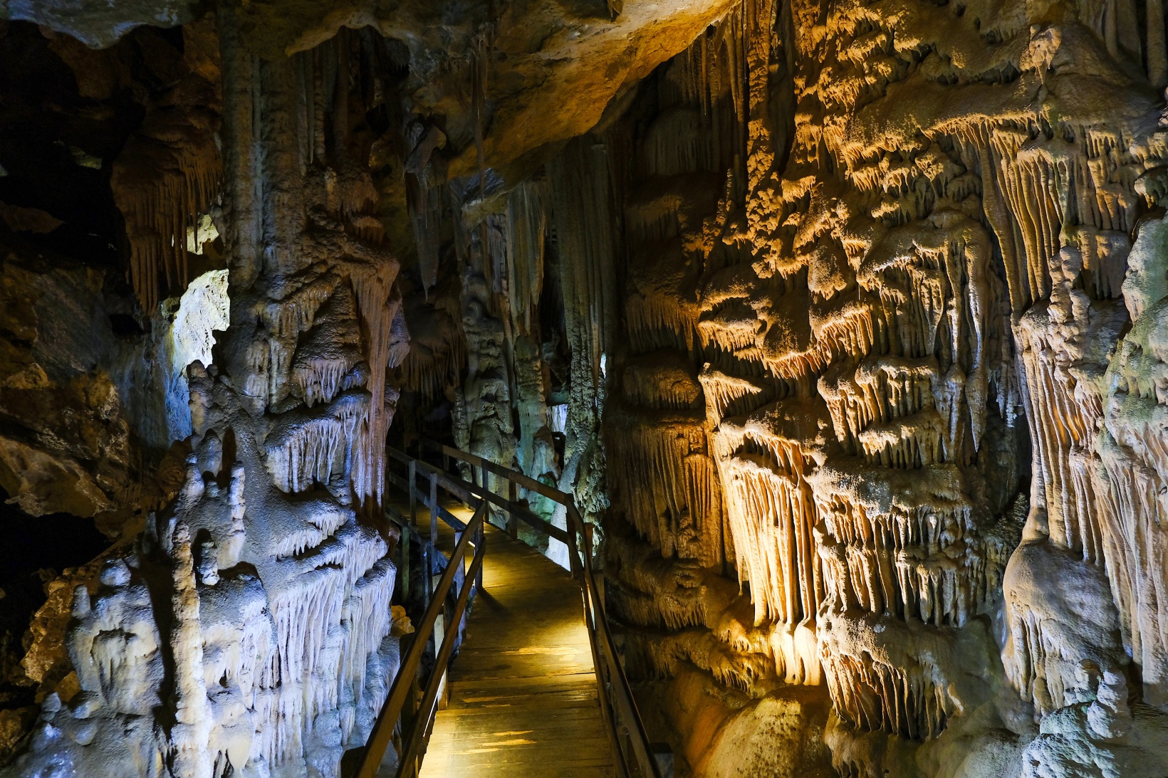 Gümüşhane’nin yer altı sarayında turizm sezonu devam ediyor 17