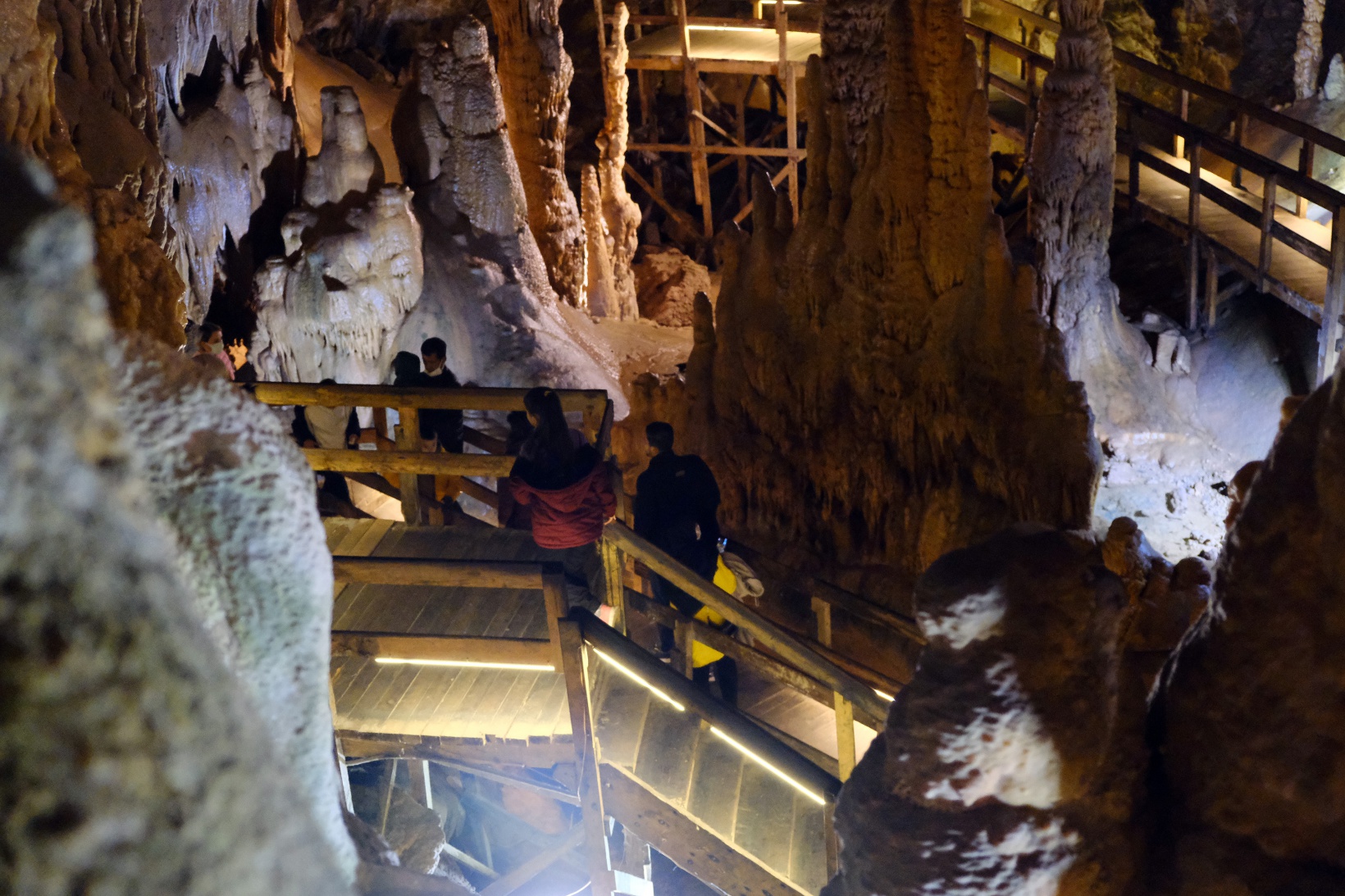 Gümüşhane’nin yer altı sarayında turizm sezonu devam ediyor 15