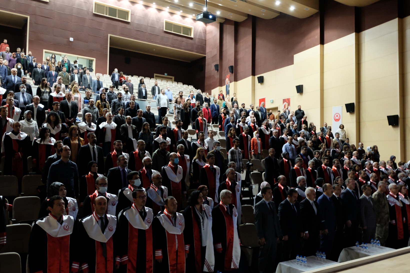 GÜ’de Akademik Cübbe Giyme ve Belge Takdim Töreni gerçekleştirildi 7