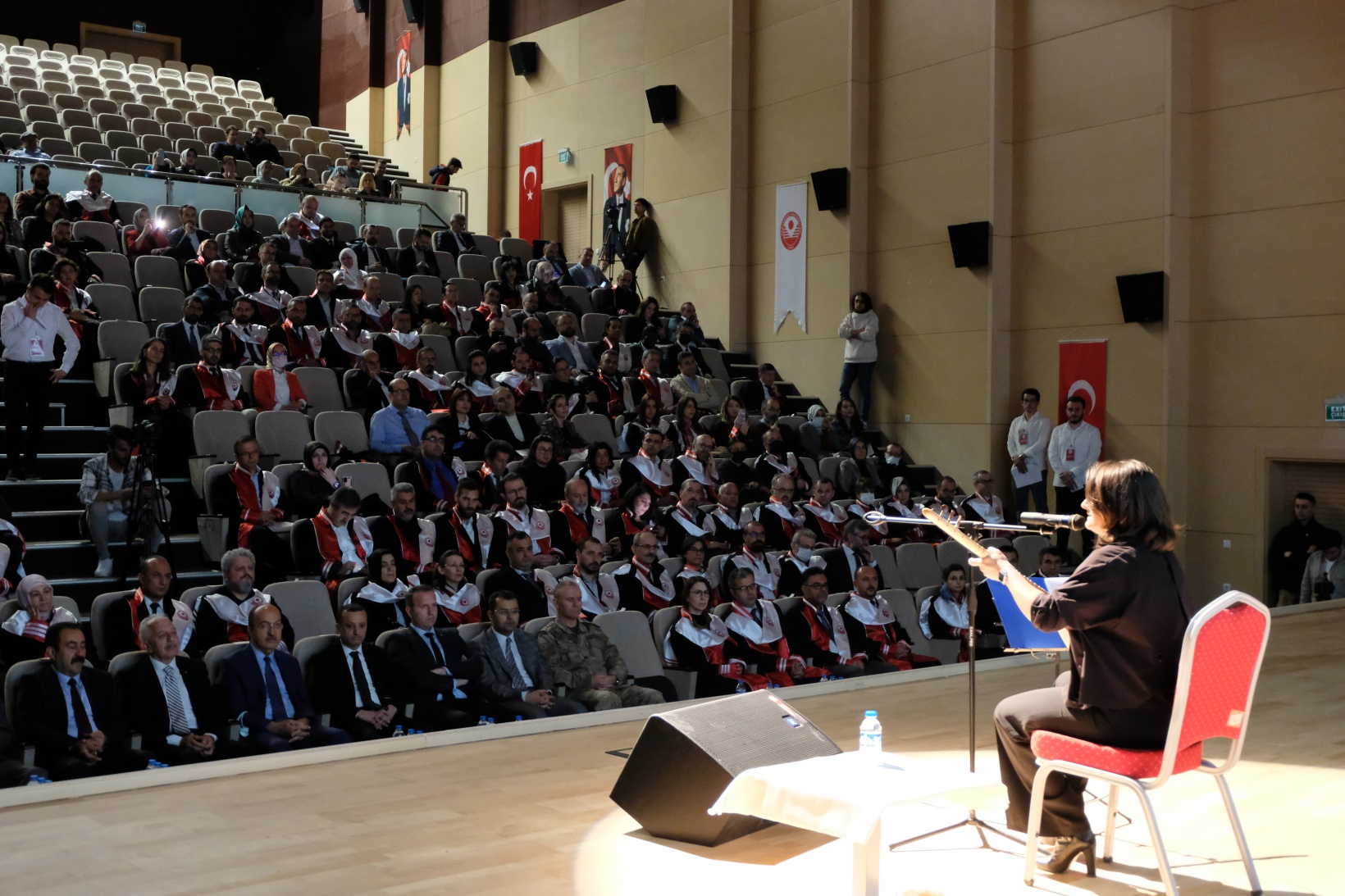 GÜ’de Akademik Cübbe Giyme ve Belge Takdim Töreni gerçekleştirildi 16