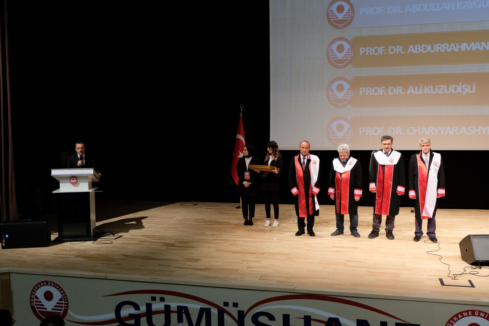 GÜ’de Akademik Cübbe Giyme ve Belge Takdim Töreni gerçekleştirildi 5