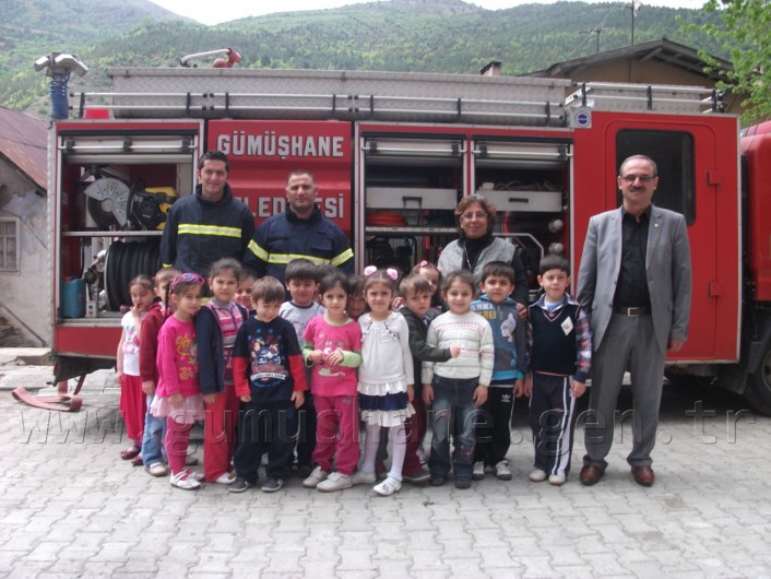 Minik Öğrenciler İtfaiyecileri Dinledi 12
