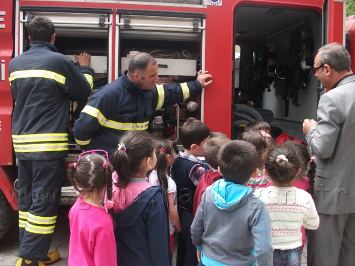 Minik Öğrenciler İtfaiyecileri Dinledi 5