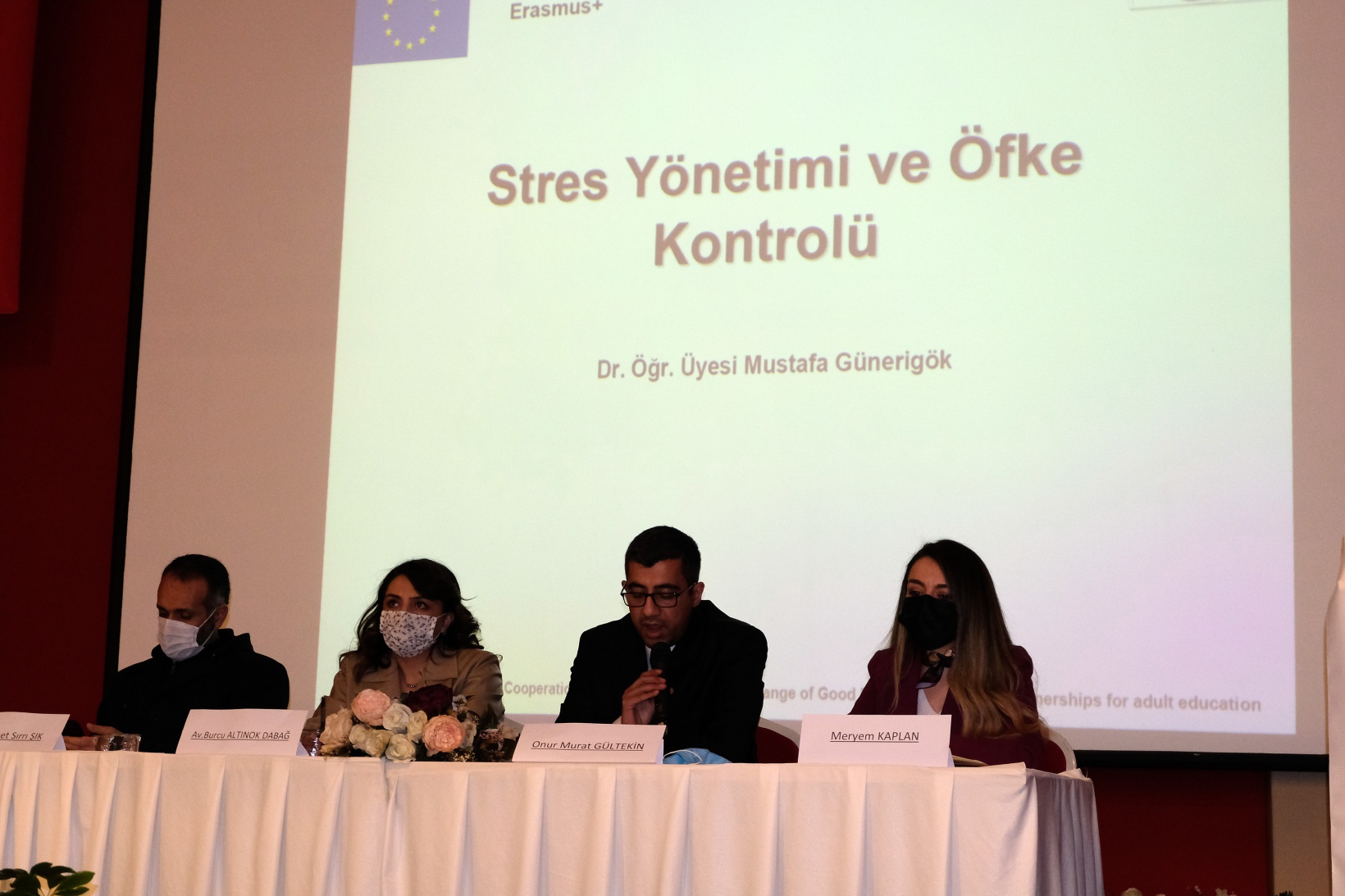 Kadına yönelik şiddetin her boyutu konuşuldu 4