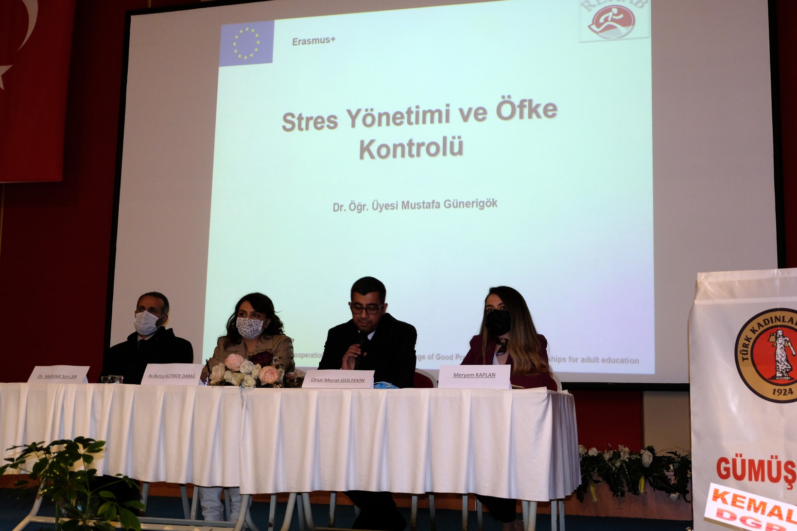 Kadına yönelik şiddetin her boyutu konuşuldu 6