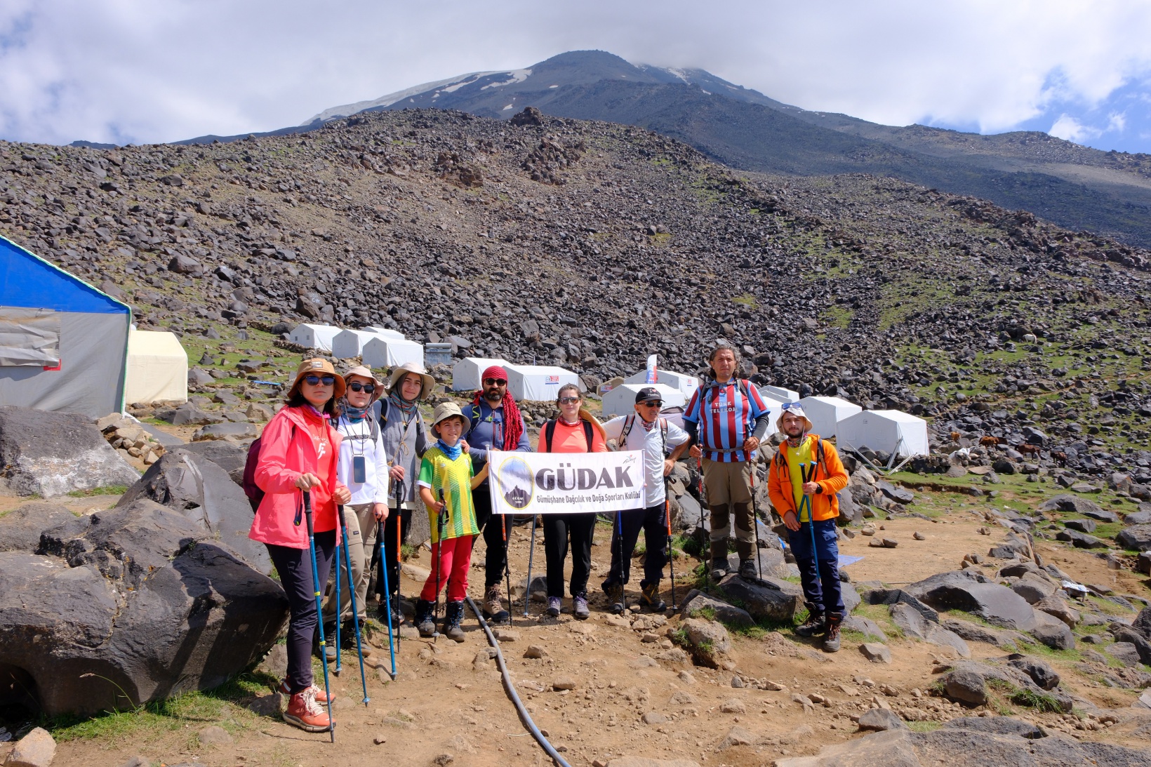 Gümüşhaneli dağcılar 12. kez Türkiye’nin zirvesinde 13