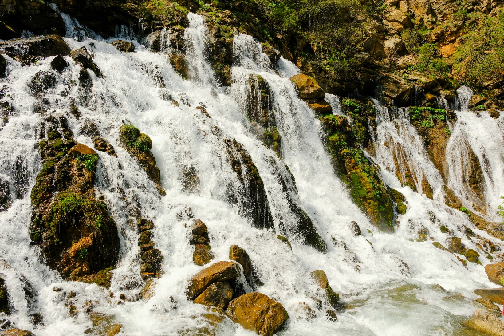 Türkiye’nin en etkileyici şelalelerinden birisi: Tomara 7