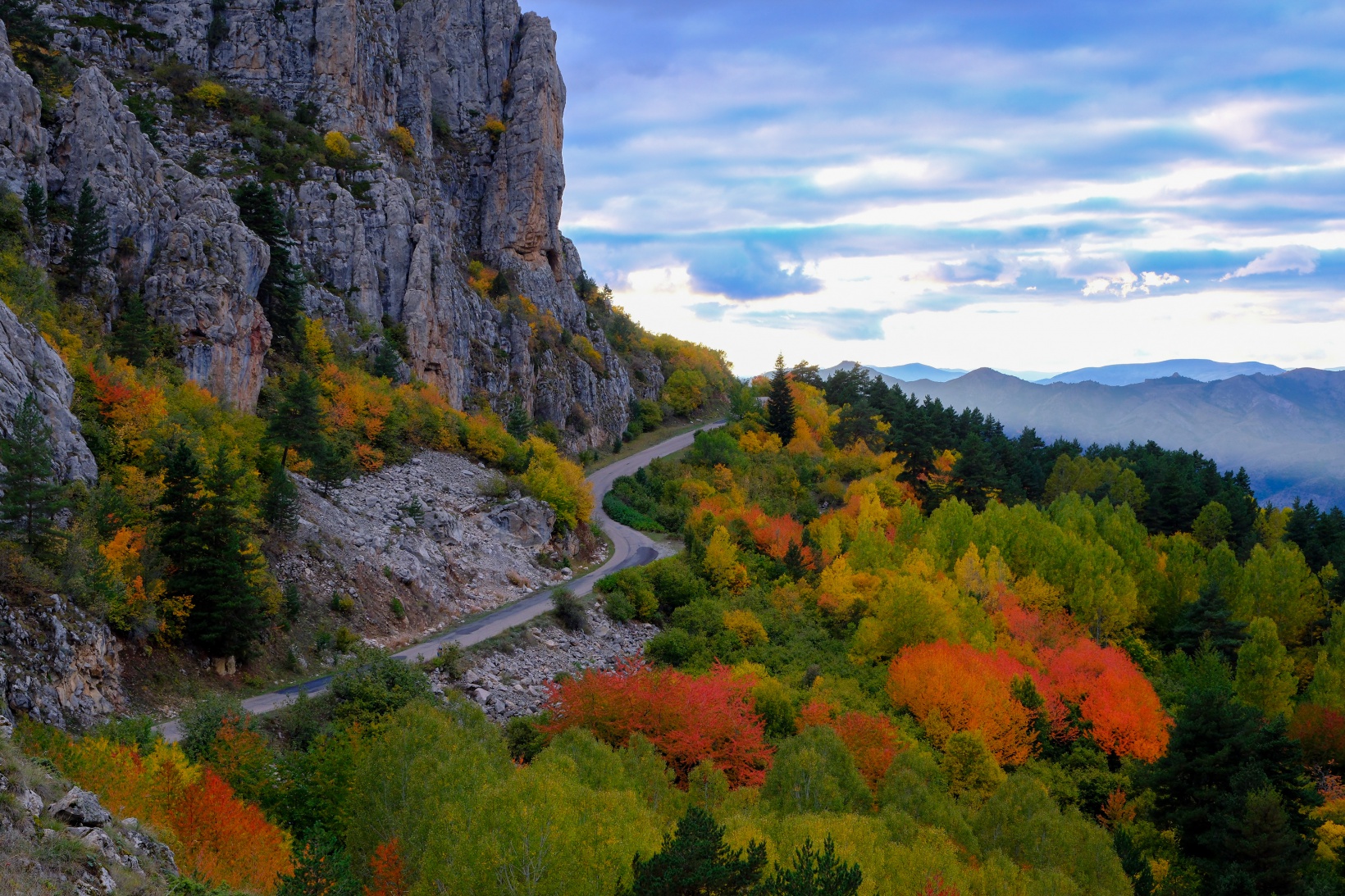 Gümüşhane sonbaharın altın renklerine büründü 6