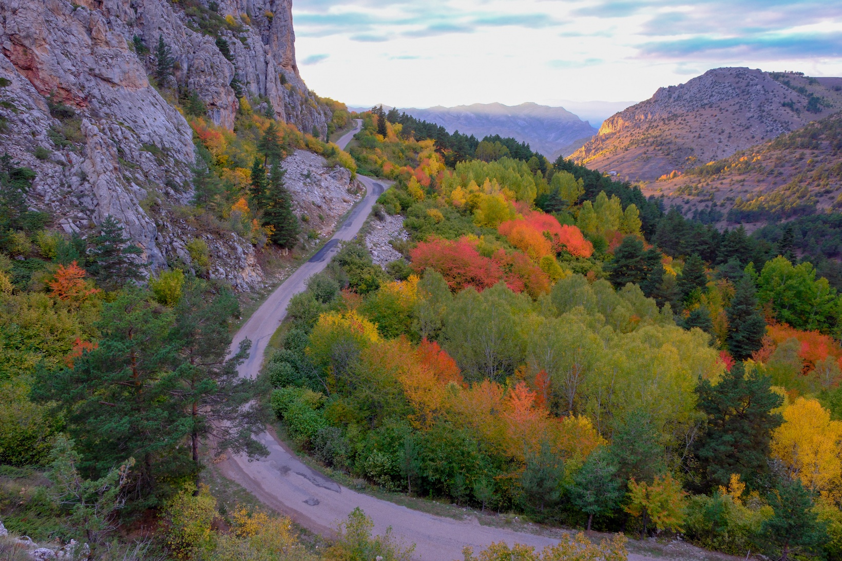 Gümüşhane sonbaharın altın renklerine büründü 7