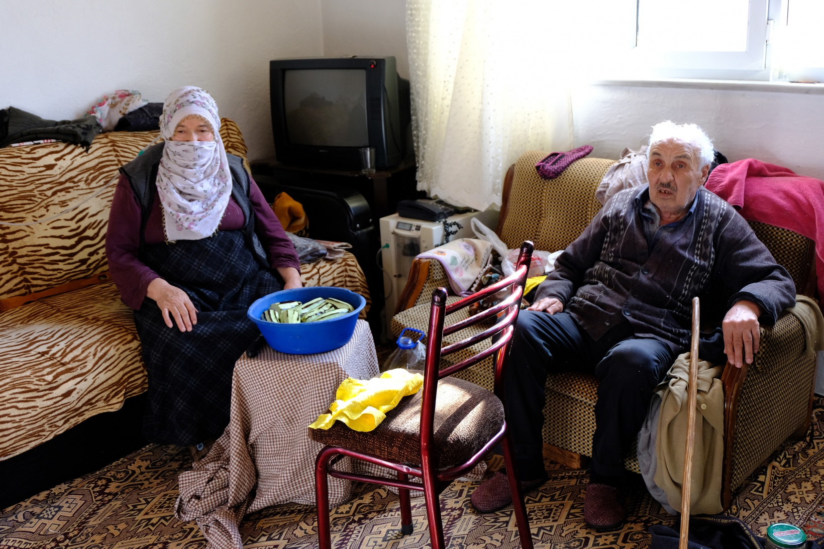 Gönüllü gençler yaşlı vatandaşların yardımına koşuyor 10