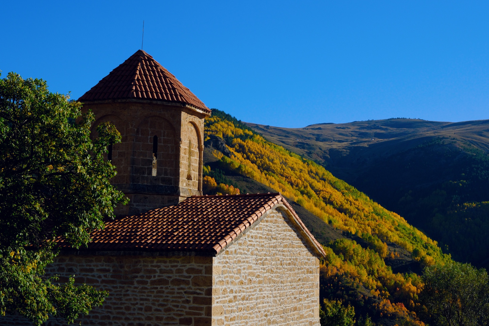 Sonbaharın eşsiz renkleri İmera Manastırı’nı sardı 7