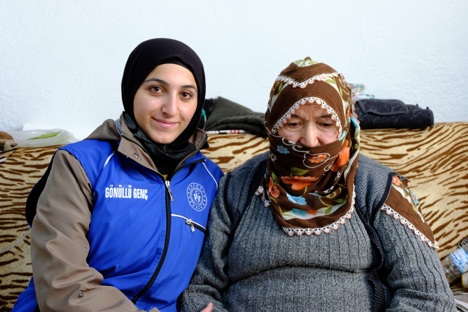 Gönüllü gençler yaşlı vatandaşların yardımına koşuyor 4