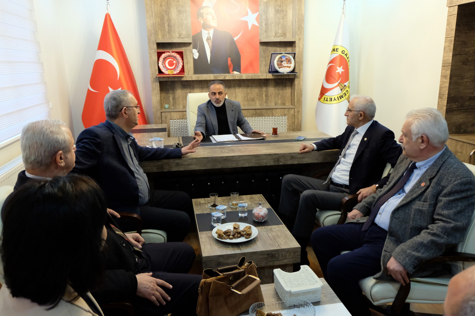 CHP Esnaf Masası 12 vekille Gümüşhane’de ziyaretler gerçekleştirdi 8