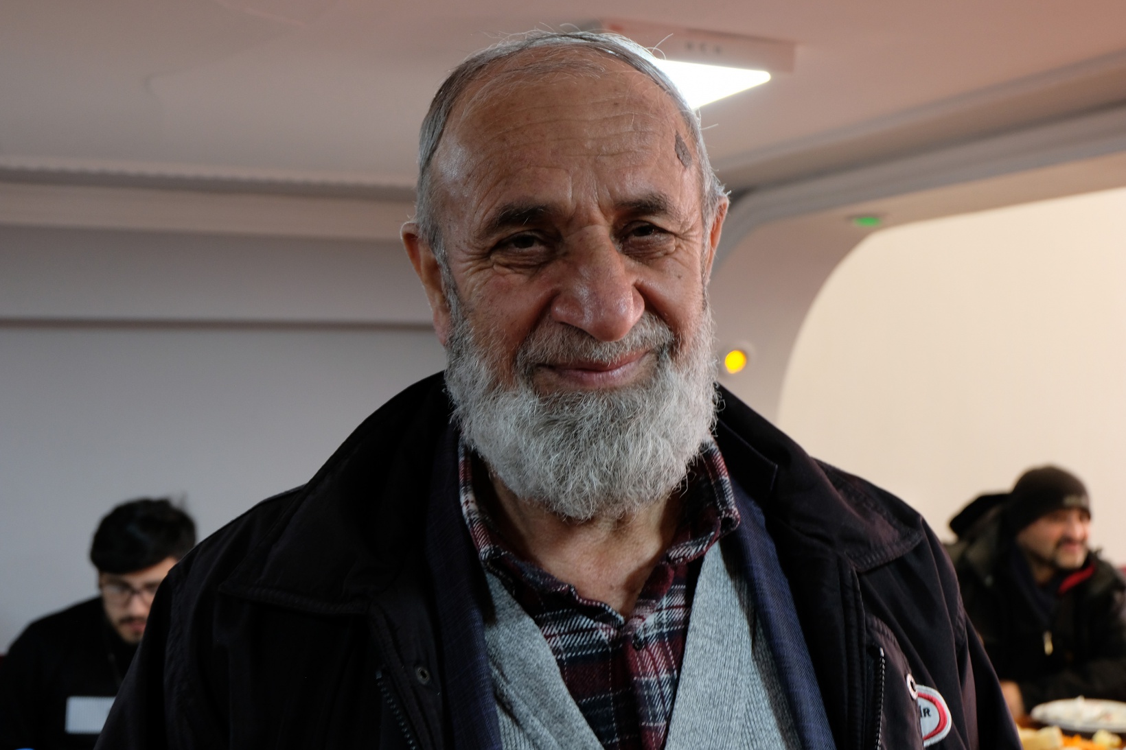 Üniversiteli gençler yaşlılara vefa borcunu yemekle ödedi 3