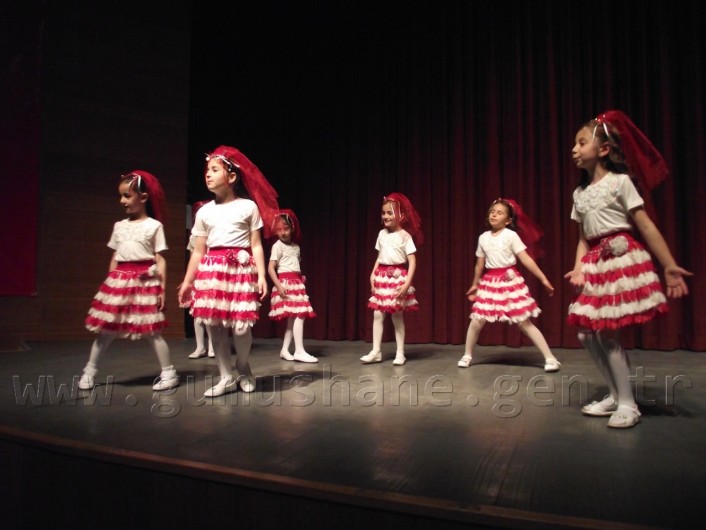 Minik Öğrencilerinden Dev Gösteri 12