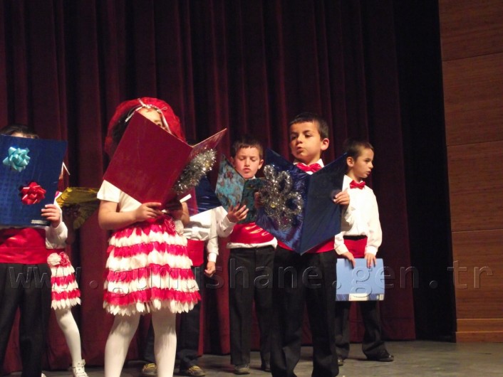 Minik Öğrencilerinden Dev Gösteri 13