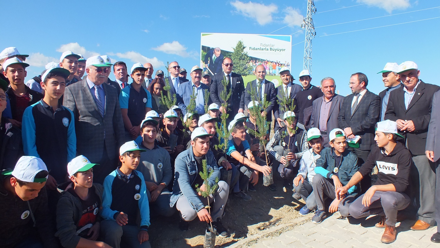 Kelkit’te 19 bin 550 öğrenci adına fidan dikildi 4