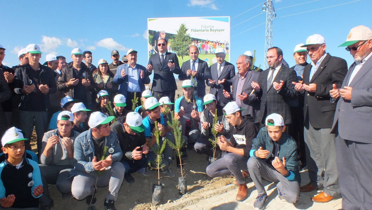 Kelkit’te 19 bin 550 öğrenci adına fidan dikildi 6