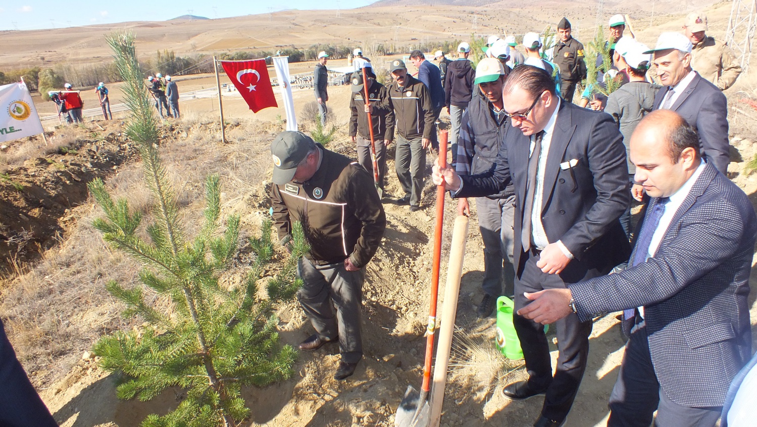 Kelkit’te 19 bin 550 öğrenci adına fidan dikildi 1